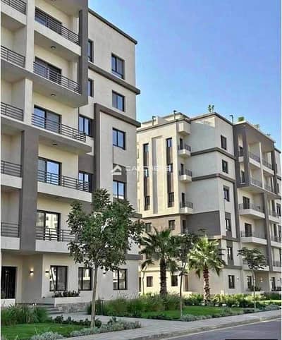 With a 10% down payment, receive your fully finished unit in a prime location on the Suez Road - next to the American University in Cairo (AUC) - Swan