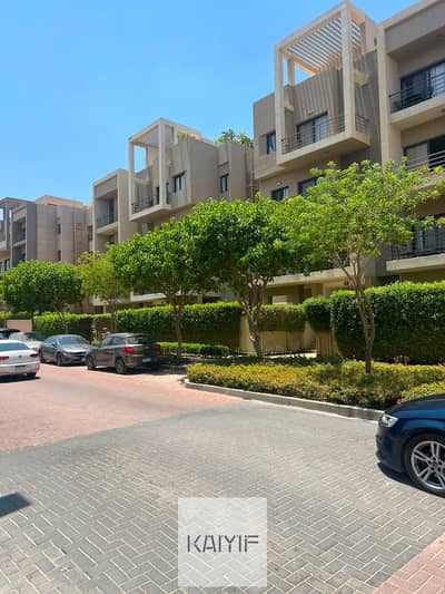 ستوديو بحديقة خاصة للإيجار في فيفث سكوير Fifth Squareتشطيب فاخر بمطبخ مجهز وتكييفات جاهزة للسكن في موقع مميز بالقاهرة الجديدة