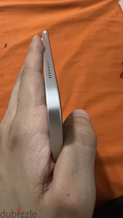 أيباد الجيل الحادي عشر (iPad A16) بحالة الزيرو - شحن ١٧ مرة فقط! 