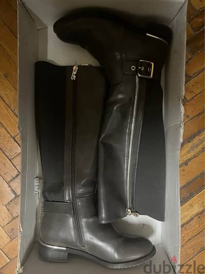 Boot from showroom for 1500