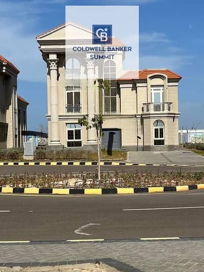 For quick sale: Villa at half price, immediate occupancy, turnkey, first row on the sea in Zahia Compound, New Mansoura. Ready for viewing. Installmen
