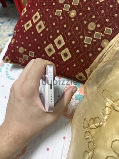 ايفون 13 نسخه 5g معاه علبته مساحه 128 بطاريه 84