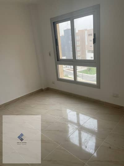 Apartment for rent in Madinaty compound, New Cairo for immediate occupancy, 100 sqm consisting of 2 bedrooms + 1 bathroom with a direct view of the green areas.