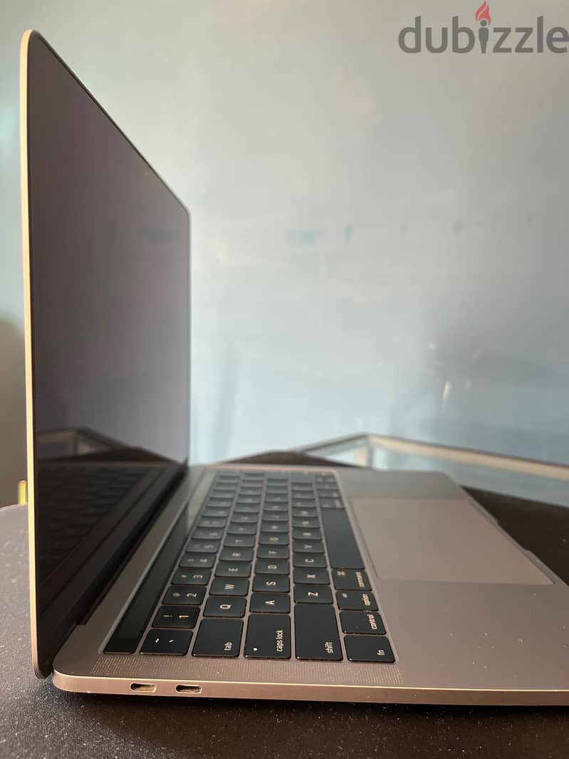 Macbook pro 13" with Touchbar, mint condition 5