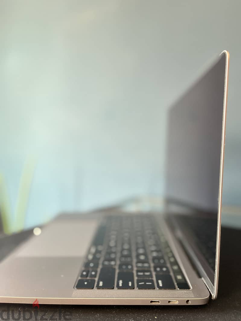 Macbook pro 13" with Touchbar, mint condition 6