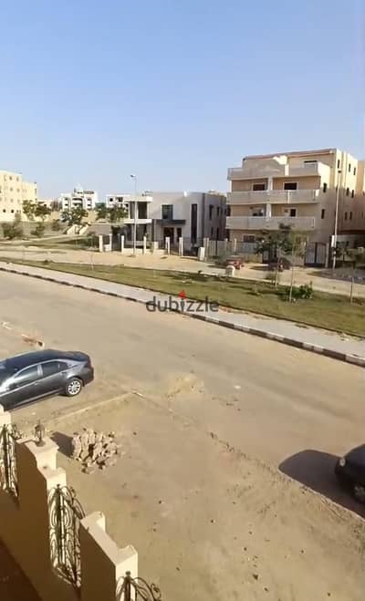 *شقة لقطة للبيع في الشروق *    دور أول فيلا 310م - الحي الثالث شرق فيلات