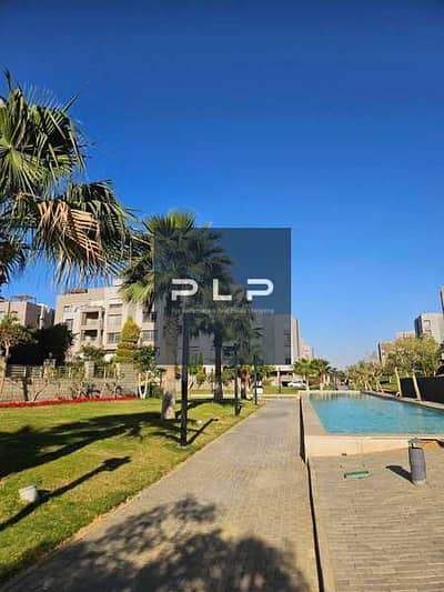 شقة للإيجار في فليدج جيت (بالم هيلز) – بجوار AUC تشطيب مميز – مفروشة بالكامل – موقع راقٍ وبااقل سعر في السوق