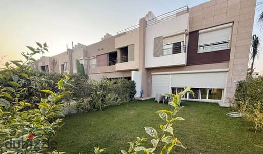 Ready to Move and Modern Townhouse in The Crown next to Golf Views and Swan Lake
