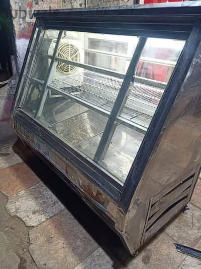 ثلاجة عرض جبن ماتور دانفوس متر و نص بسعر لقطه سبب البيع عدم الحاجة