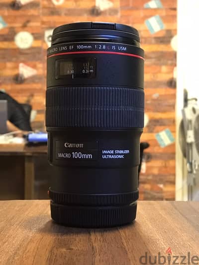 عدسة Canon EF 100mm f/2.8L Macro (النسخة الـ Red Line) بحالة ممتازة