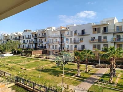 شقة للإيجار كمبوند ويست تاون بيفرلي هيلز 125 متر بالمطبخ والتكييفات سوديك الشيخ زايد