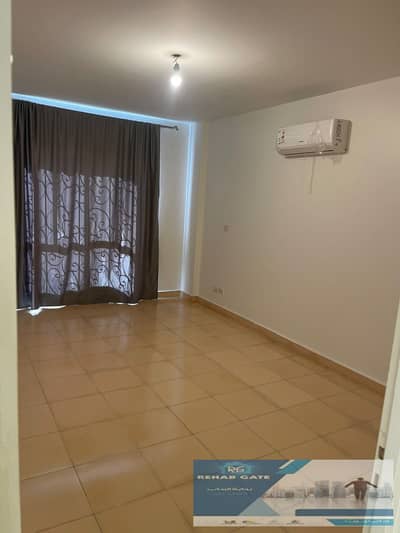 Apartment for sale in Al Rehab City 2, Phase 8, next to the Eastern Market and Al Rehab Gate 24. Area: 119 square meters. It comprises 3 bedrooms and
