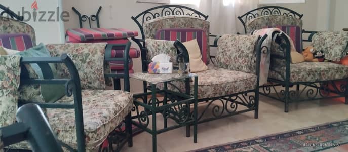 طقم  فورفورجيه كنبة و٤ فوويه وترابيزة  انتريه و٢ ترابيزة جانبية