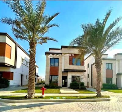 **45% Cash Discount on a 172 sqm Townhouse in the heart of Golden Square, featuring a prime location and direct open views of landscape and green spac