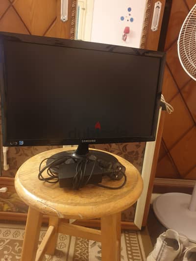 شاشه  سامسونج  19 بوصه ليد 01228599380