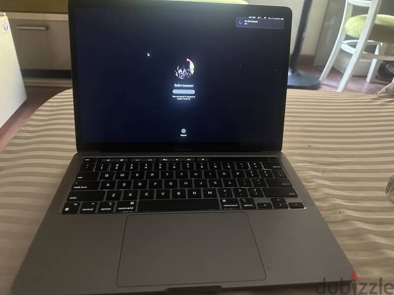 macbook pro m2 13 inch 1
