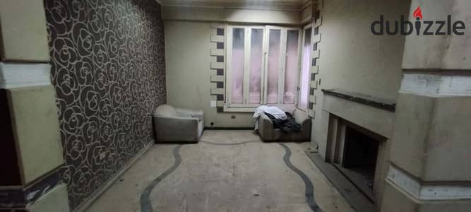 شقه مساحه 200 متر 3 غرف 2 حمام للفنادق او للاستثمار 40 الف تفاوض شارع شامبليون