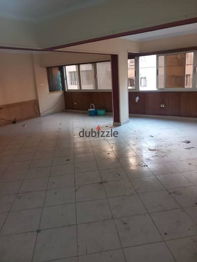 شقة للبيع قرب  فندق سفير ميدان المساحه للسكن الراقي والمميز بالدقي