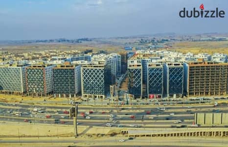 شقة للبيع في كمبوند وان قطامية على دائري المعادي – نصف تشطيب