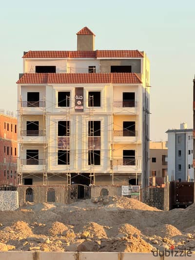 شقة للبيع في مدينة العبور الجديدة ثاني بلكونة عمارة جديدة