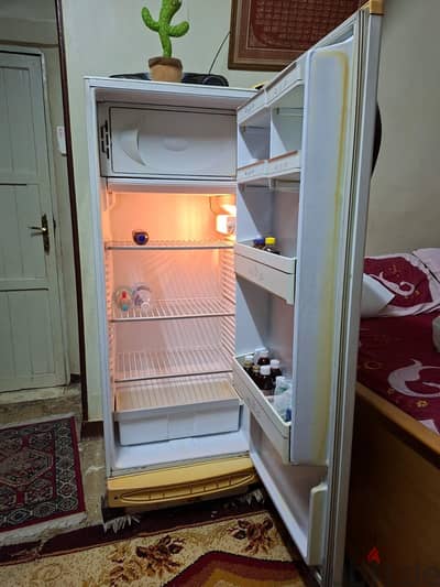 للبيع ثلاجة 10 قدم الاسكا بحاله ممتازه  مطلوب 9000 الاف