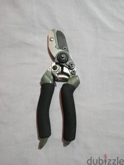 مقص للنباتات
