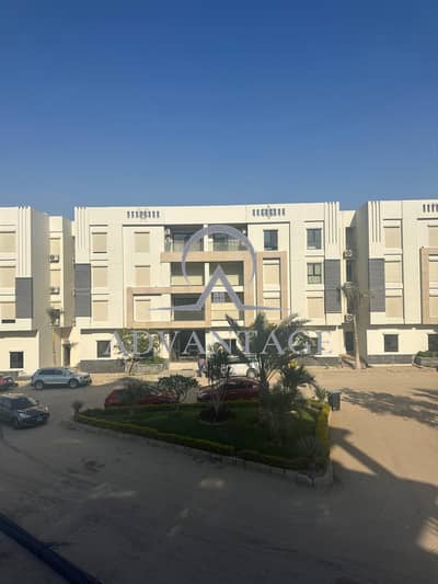 Luxury Apartment for Sale in Heliopolis  Located in a fully built compound with immediate delivery and Ultra Super Lux finishing.  Area: 170 sqm  Layo