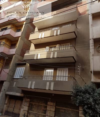 كود 61   فرصة استثمارية نادرة للبيع – عمارة كاملة بعائد مميز وإمكانيات كبيرة     عمارة للبيع بمساحة أرض 225 م²، مناسبة للسكن والاستثمار، بتشطيبات
