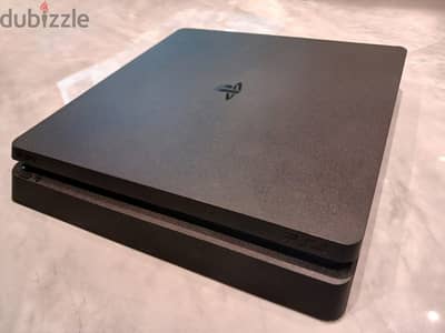 PlayStation four slim استخدام بسيط