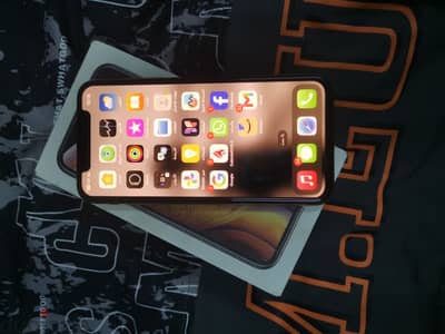 ايفون xs مساحه 64