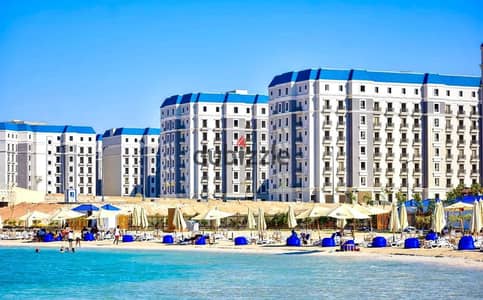 شقة للبيع فى latin district بالعالمين الساحل الشمالى فى اقوى لوكيشن استلام متشطب بالكامل فيو على pool متاح خصم الكاش وتقسيط على اطول فترة سداد