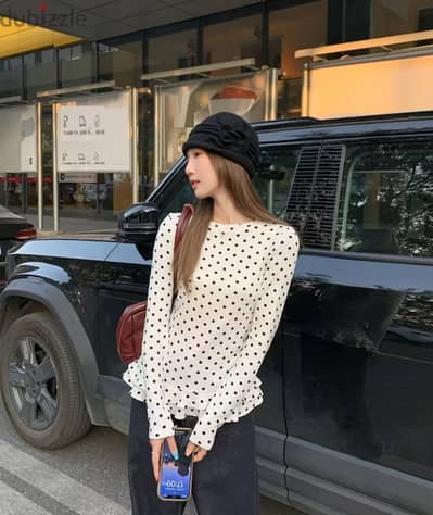 Polka dots ruffled blouse بلوزة بولكا دوتس