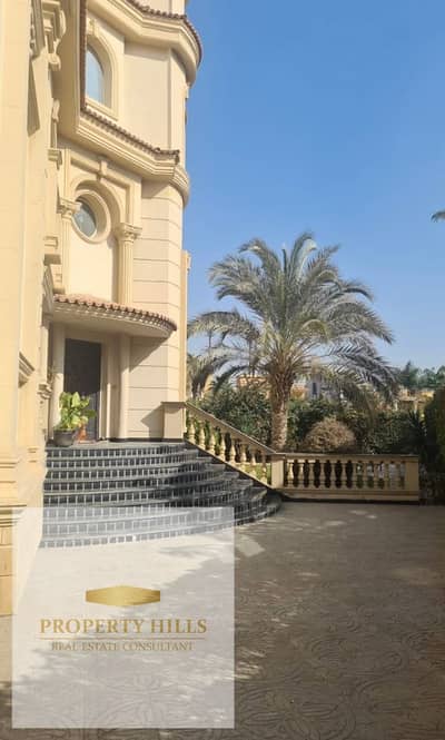 The lowest price in the compound, immediate delivery with installment options, it has all the services: gas, electricity, telephone, in the heart of the Fifth Settlement, minutes from the American University and Cairo Festival City, Katameya. The lowest price in the compound, immediate delivery with installment options, it has all the services: gas, electricity, telephone, in the heart of the Fifth Settlement, minutes from the American University and Cairo Festival City, Katameya.