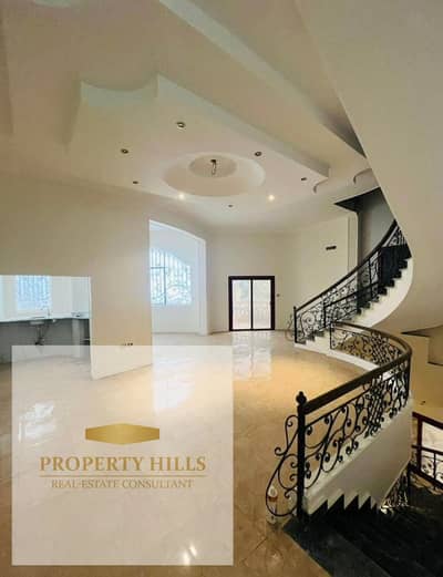 Last villa for installment in the compound, immediate delivery 482 meters, with all services: gas, electricity, telephone, in the heart of New Cairo, minutes from the American University and Cairo Festival City.