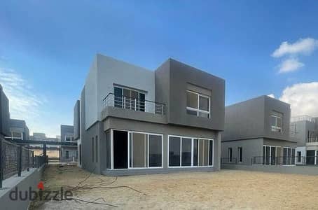 Elegant Villa Ready To Move in Etapa Compound