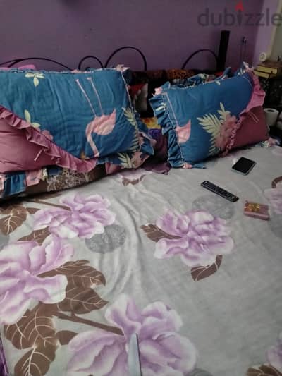 سرير بمرتبته للبيع