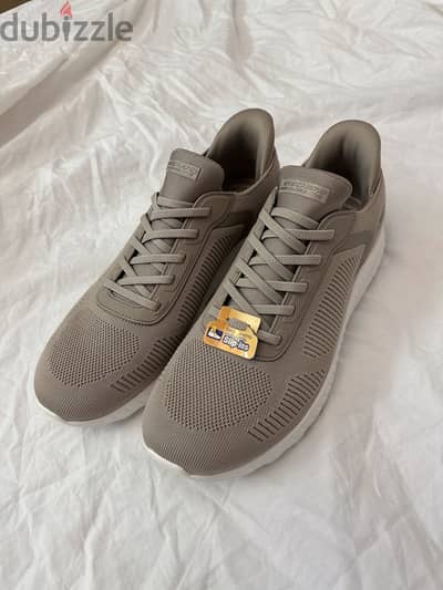 Skechers slip in shoes size :41-42