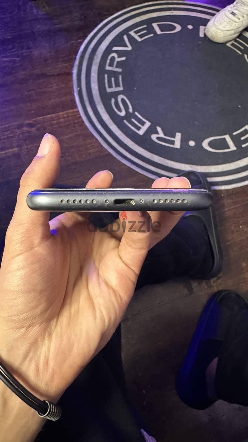 Apple - iPhone 11 used 2