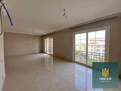 شقه للبيع بخصم 40% بالتقسيط على 8 سنين متشطبه جاهزه على POOL في الجولدن سكوير جنب الجامعه الامريكيه في كمبوند ريجينتس سكوير Regents في التجمع الخامس