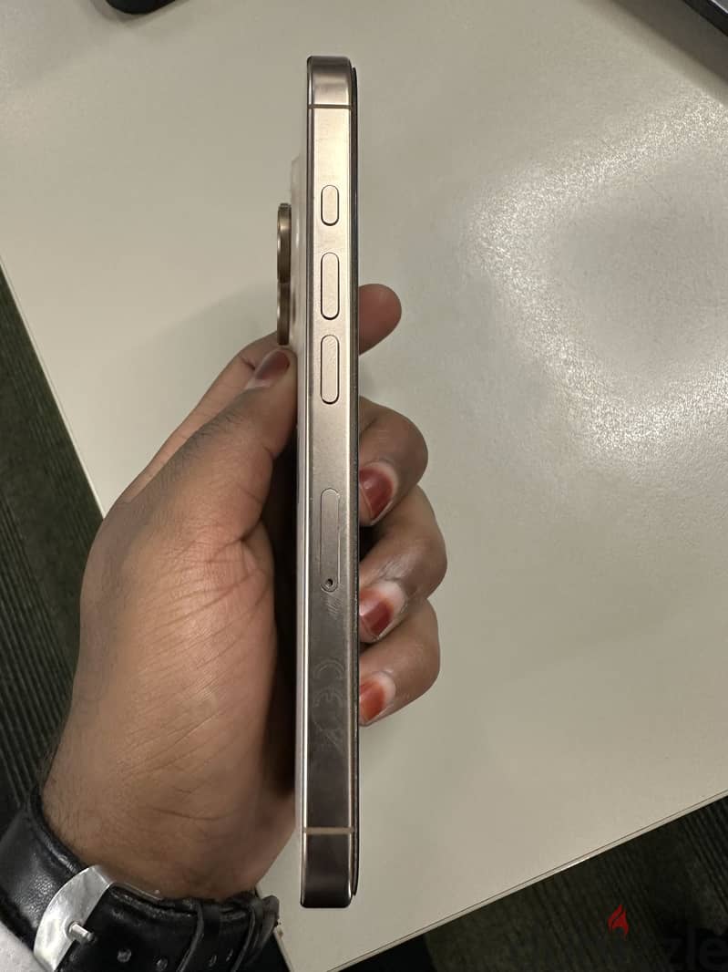 Apple - iPhone 16 Pro 4