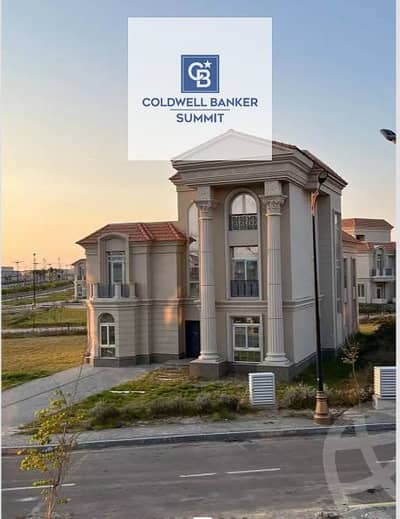 For quick sale: a 720 sq m standalone villa, below price, ready for immediate occupancy, directly on the sea in Zahia Compound, New Mansoura. Availab