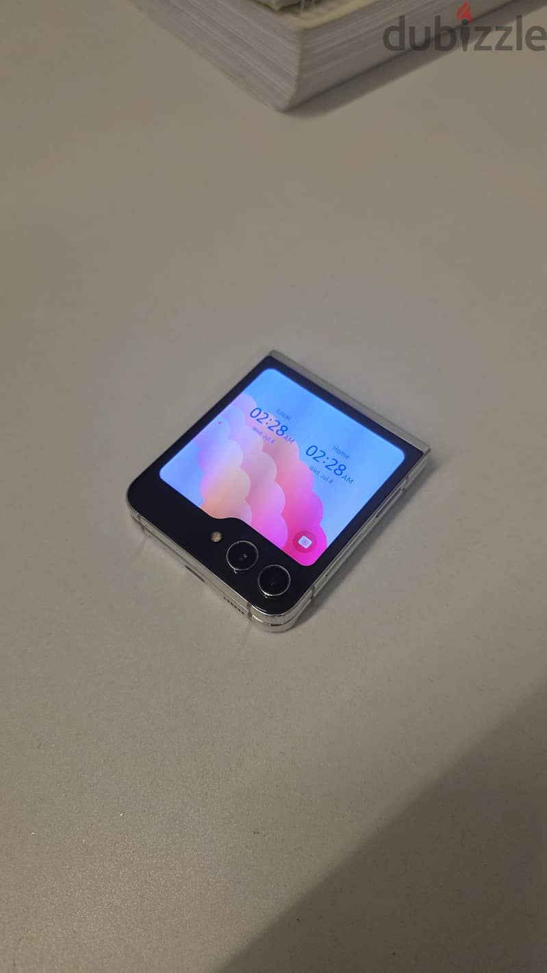 Samsung Z Flip 5 4