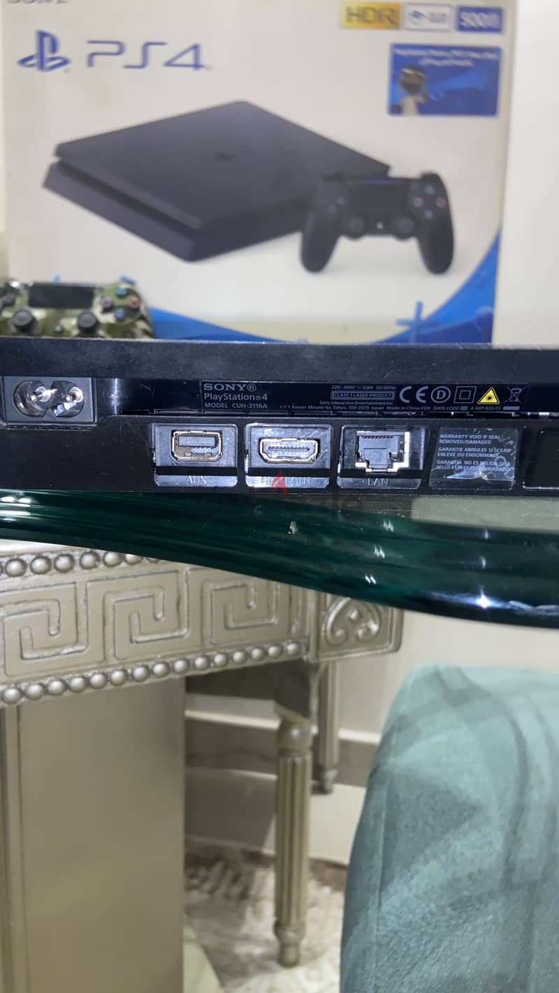 Playstation 4 slim 4