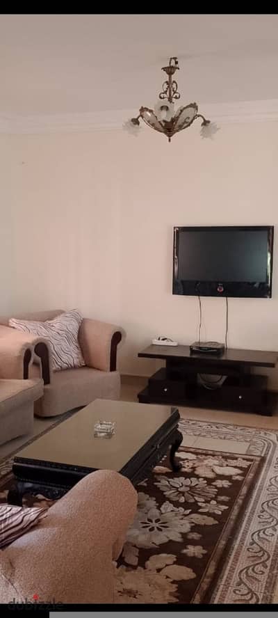شقه للايجار مفروش بالحي الثامن اهالي