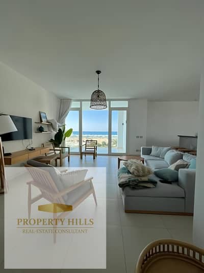 هبيع أميز فيلا استلام فوري متشطبه بالكامل بالتكيفات والمطبخ full sea view