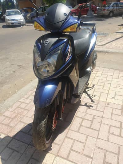 اسكوتر   SYM SR 200   للبيع بحالة ممتازه