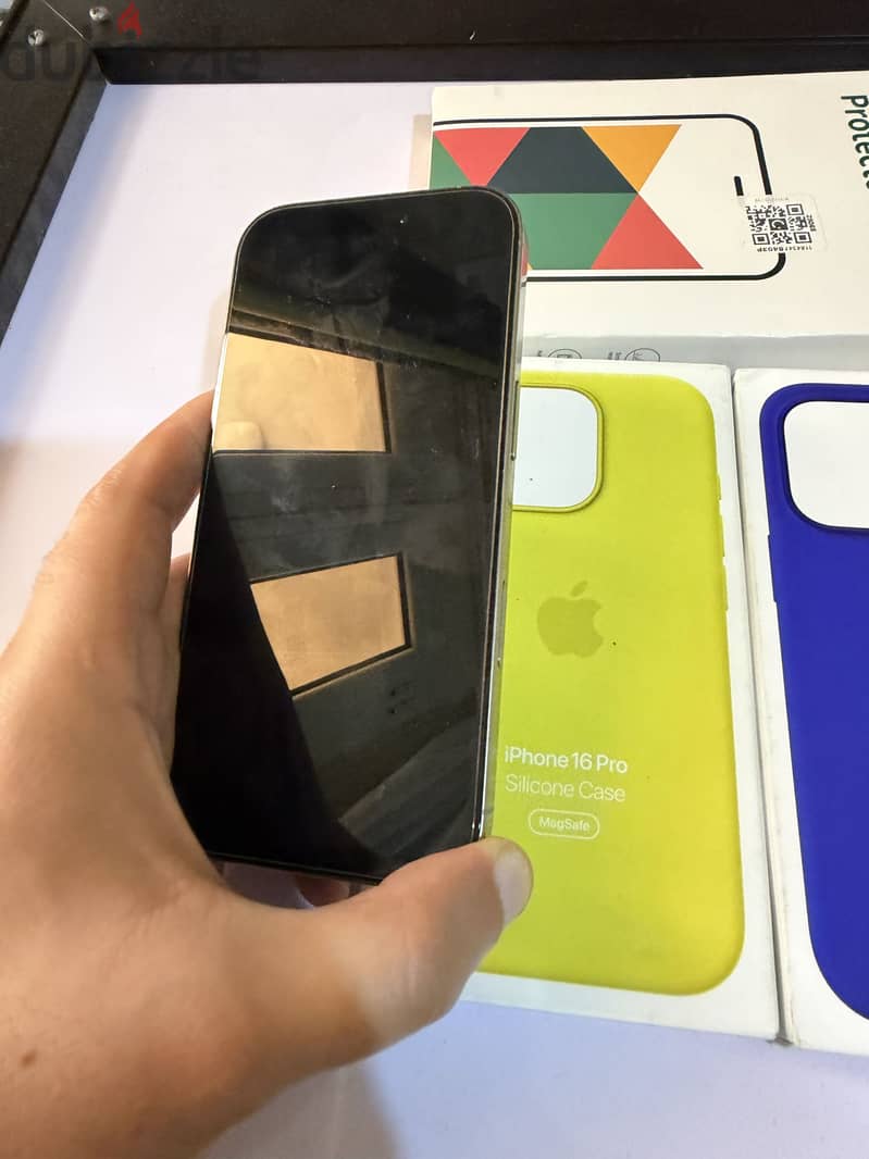 Apple - iPhone 16 Pro 4