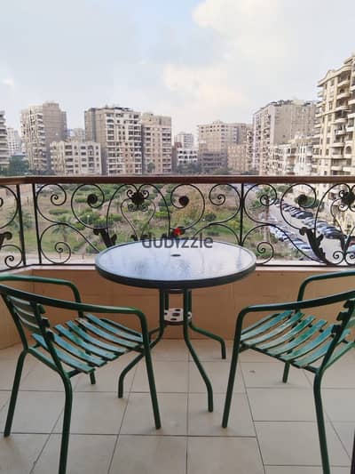 . . I am the owner . . furnished apartment Abbas Al-Akkad