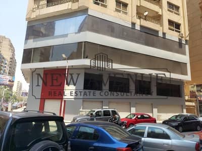 محل تجاري للإيجار على شارع محيي الدين أبو العز بالدقي 1,750 متر مقسمة على 4 أدوار موقع استثنائي
