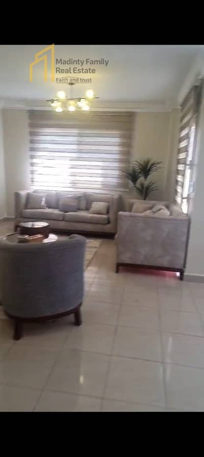 For rent: a furnished 140 m² apartment, first occupancy, garden view, key available for inspection.